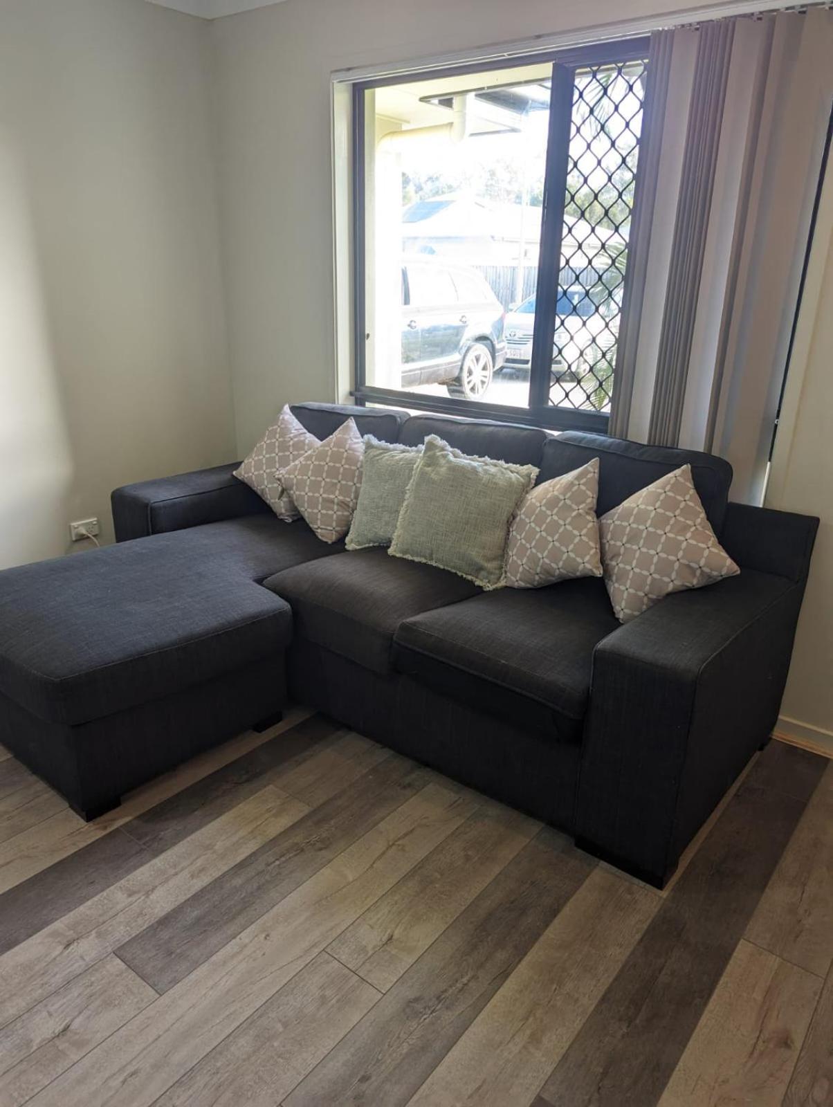 Christa's 4bedroom Entire Private House Holiday home *