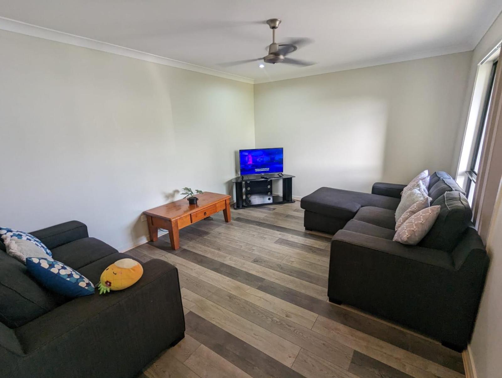 Christa's 4bedroom Entire Private House Holiday home
